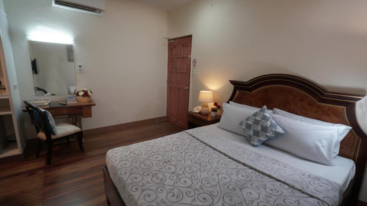 1775 Adriatico Suites Manila Bagian luar foto
