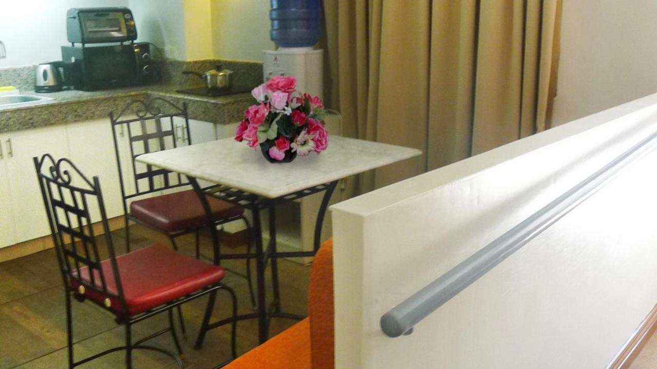 1775 Adriatico Suites Manila Bagian luar foto