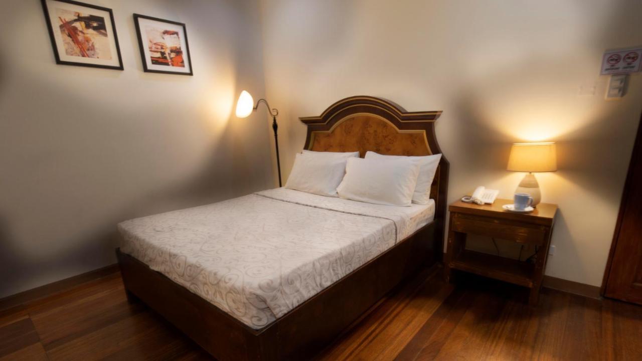 1775 Adriatico Suites Manila Bagian luar foto