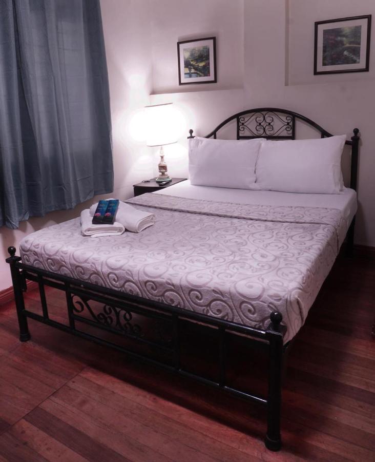 1775 Adriatico Suites Manila Bagian luar foto